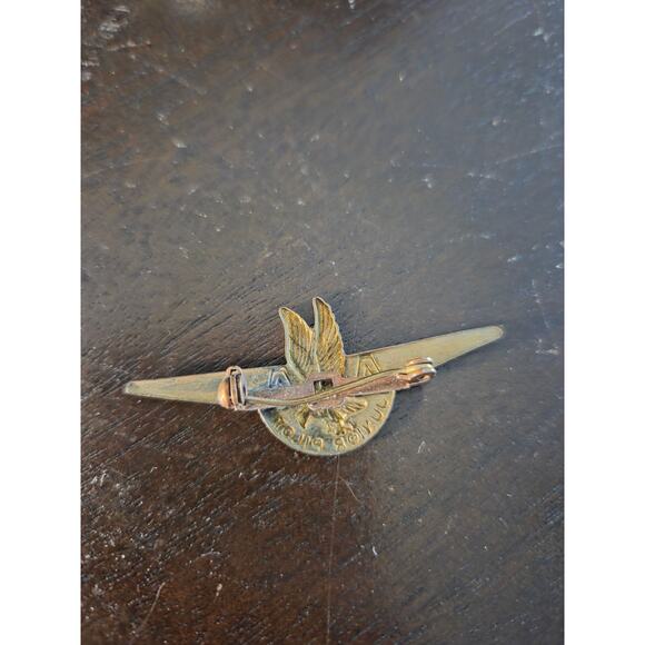 Vintage 1930s-50s American Airlines Junior Pilot Brass Wing Pin Aviation WWII - Picture 3 of 3